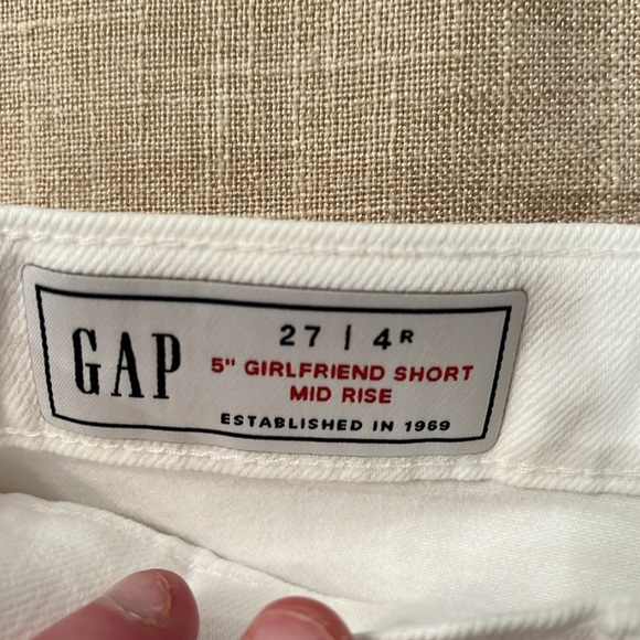 GAP White 5” Mid Rise Girlfriend Denim Shorts/NWT/Size 27/4 - Picture 9 of 15